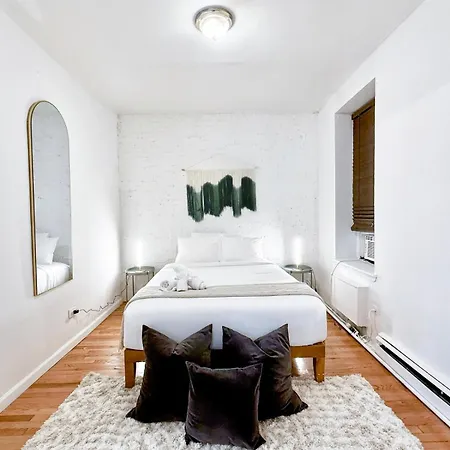 Heritage Family Dream Duplex & Backyard Apartment New York