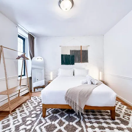Heritage Family Dream Duplex & Backyard Apartment *