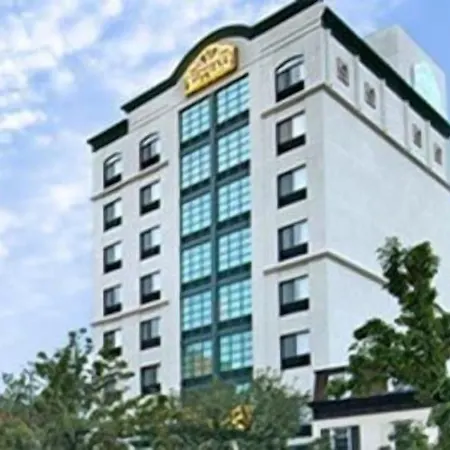 Hotel Marco Laguardia & New York
