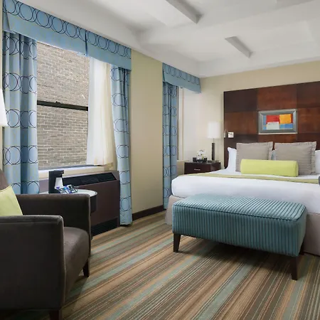 Aura Times Square 4*