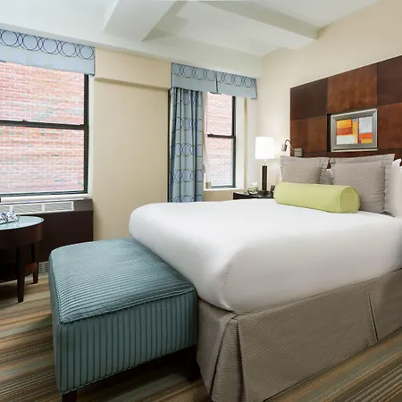 Aura Times Square 4*