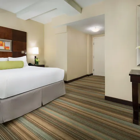 Hotel Aura Times Square 4*