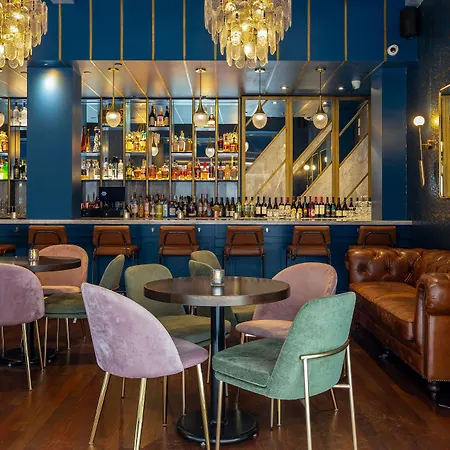 Aura Times Square Hotel 4*