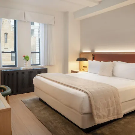 Aura Times Square 4*