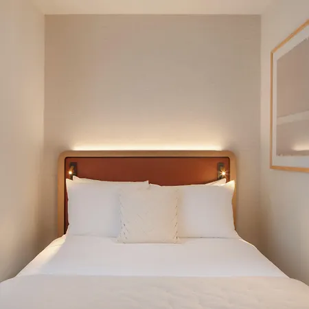 Hotel Aura Times Square