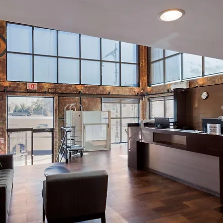 Western Brooklyn Bay 3*