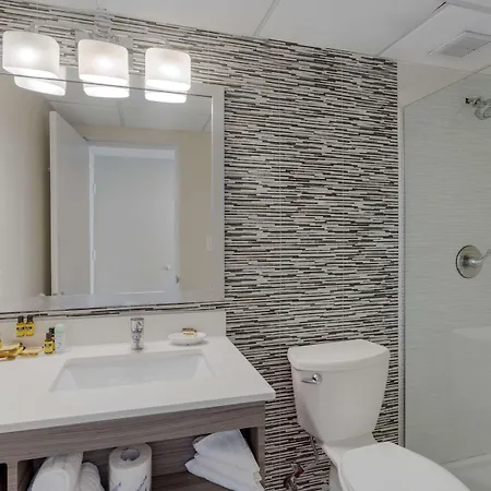 Western Brooklyn Bay 3*