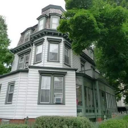 Pl And Gallery Bed & Breakfast New York