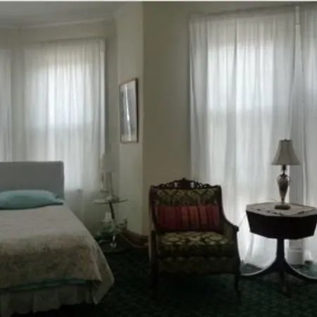 Pl And Gallery Bed & Breakfast