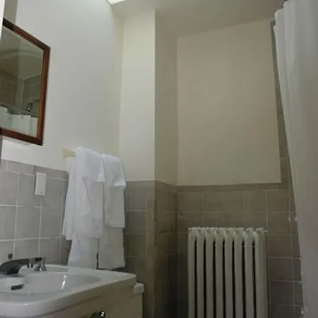Pl And Gallery Bed & Breakfast 4*