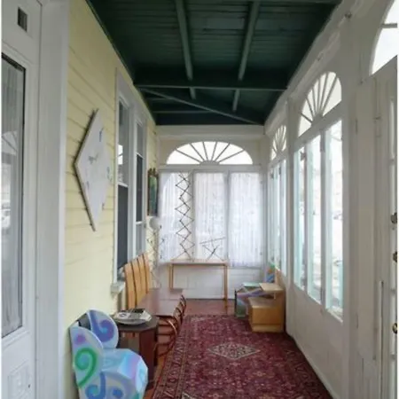 Pl And Gallery Bed & Breakfast 4*