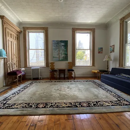 Pl And Gallery Bed & Breakfast