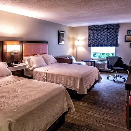 Hotel Hampton & Staten Island 3*
