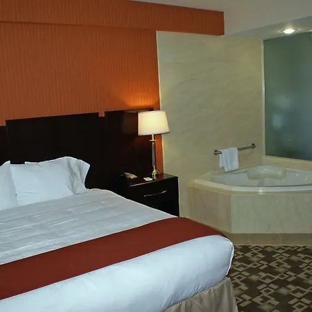 Express Maspeth By Ihg