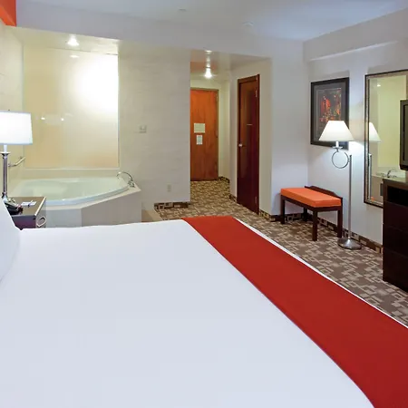 Hotel Express Maspeth By Ihg 2*