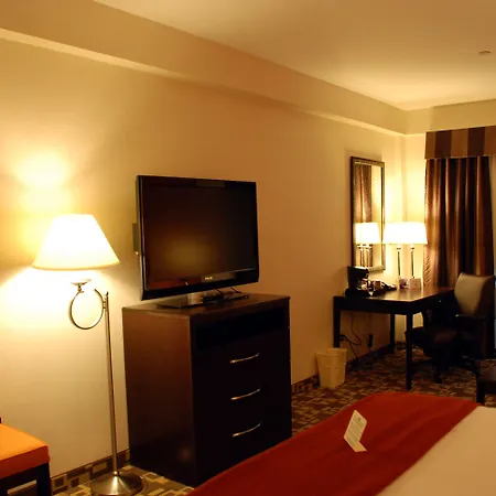 Express Maspeth By Ihg Hotel New York