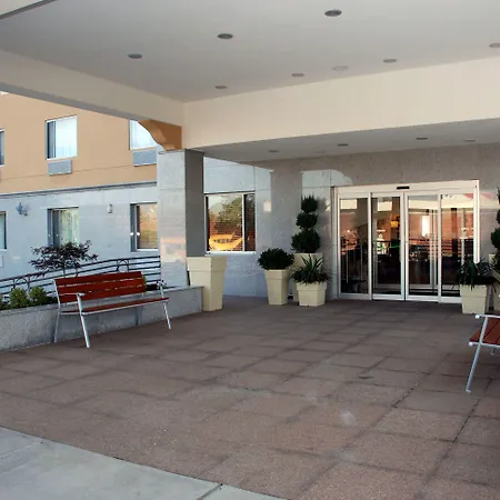 Express Maspeth By Ihg 2*