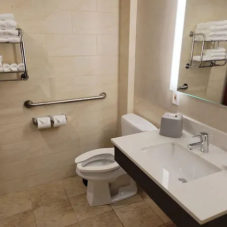 Express Maspeth By Ihg Hotel New York