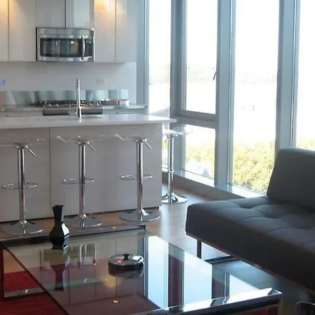 Apartment Impeccable Three Bedroom Midtown