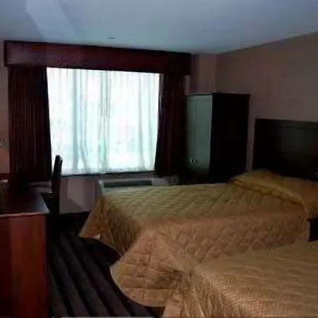 Hotel Days Bronx 2*