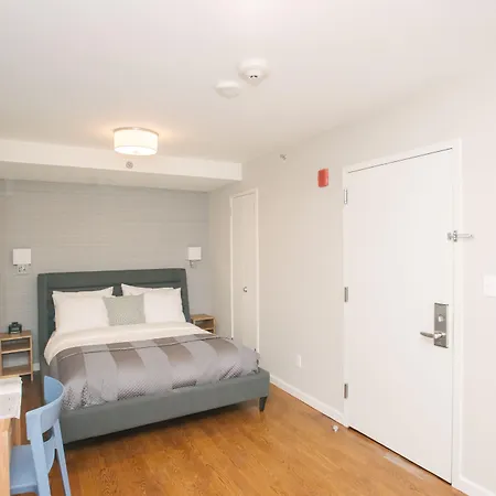 Hotel 32 32