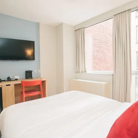 32 32 Hotel
