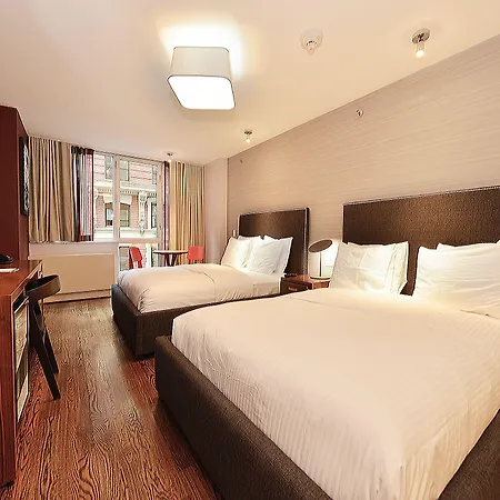32 32 Hotel 4*