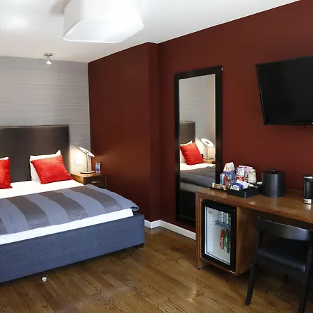 Hotel 32 32