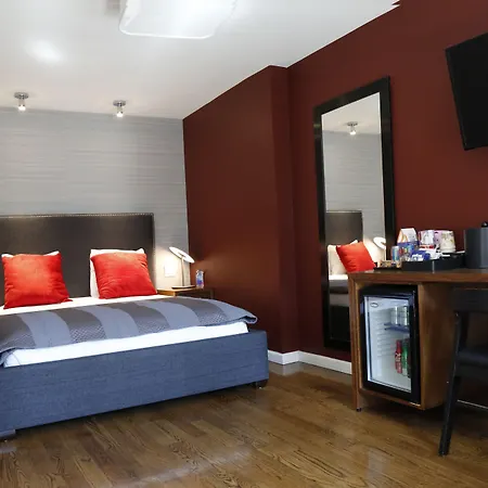 Hotel 32 32