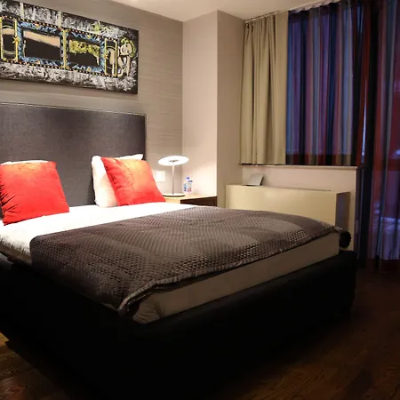 32 32 Hotel 4*