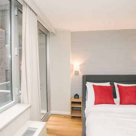32 32 New York