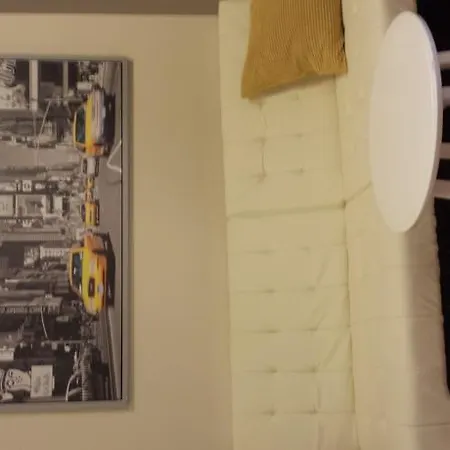 Nyc Two-bedroom Apartment, Next To Subway