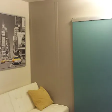 Apartment Nyc Two-bedroom Apartment, Next To Subway *