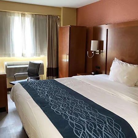 Ramada By Wyndham Times Square West 3*