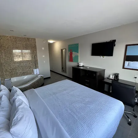 Travelodge By Wyndham Queens Hotel 3*