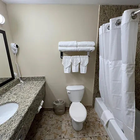 Hotel Travelodge By Wyndham Queens