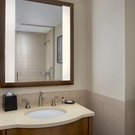 Sheraton Tribeca 4*