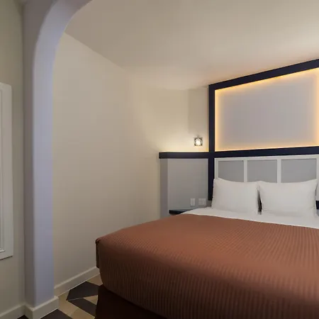 Mulberry Hotel 3*