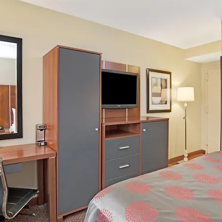 Ramada By Wyndham Staten Island Hotel New York