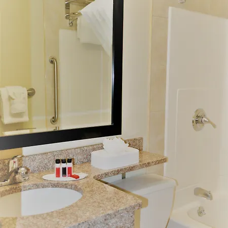 Hotel Ramada By Wyndham Staten Island 3*