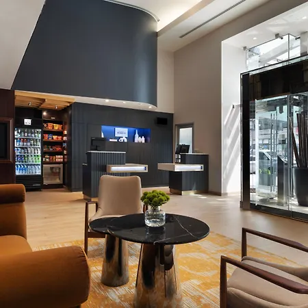 Courtyard By Marriott Manhattan / Soho