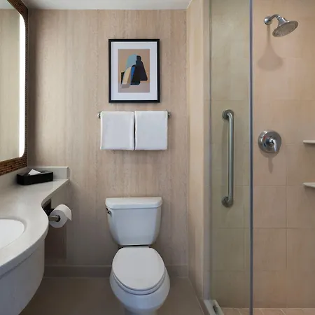 Courtyard By Marriott Manhattan / Soho Hotel