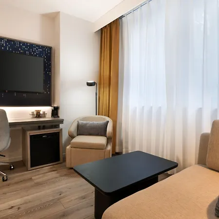 Courtyard By Marriott Manhattan / Soho Hotel