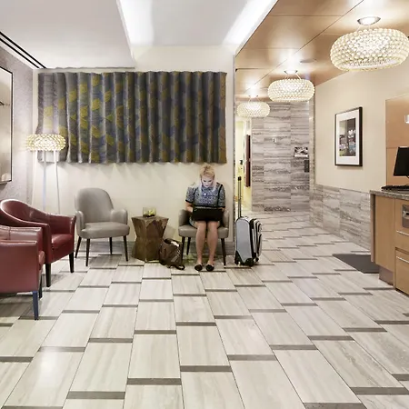 The Jewel Hotel, Hotel