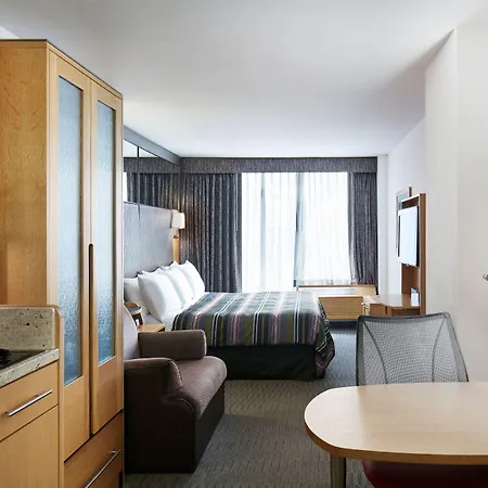 The Jewel Hotel, Hotel