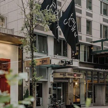 The Jewel Hotel, Hotel