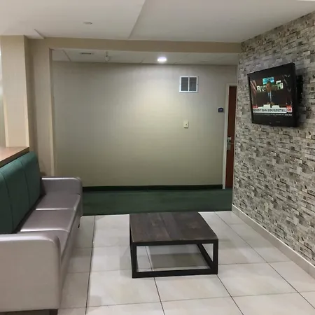- Laguardia Airport Hotel New York