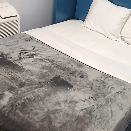 Essence Hotel 3*