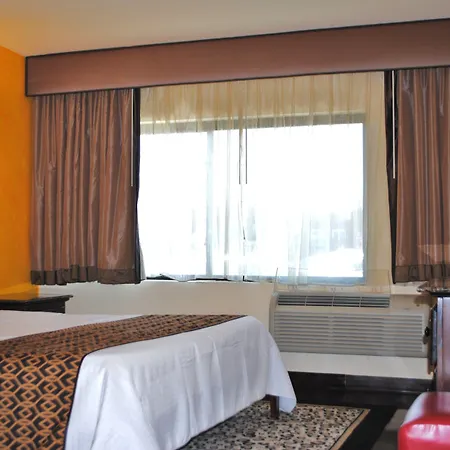 Surfside Three 2*