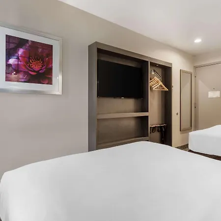 Times Square West Hotel, Bw Signature Collection Hotel 3*
